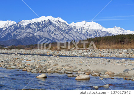 Shinano Omachi Mountain View: The Northern Alps, Ushiro-Tateyama mountain range in winter 137017842