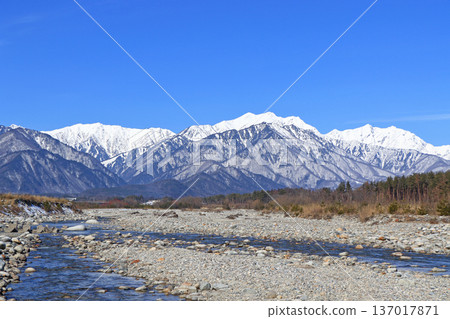 Shinano Omachi Mountain View: The Northern Alps, Ushiro-Tateyama mountain range in winter 137017871