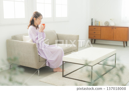 Woman drinking tea in the living room 137018008