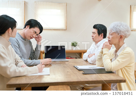 Two generations of an Asian family arguing Two generations of an Asian family arguing 137018451