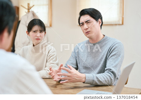 Two generations of an Asian family arguing Two generations of an Asian family arguing 137018454