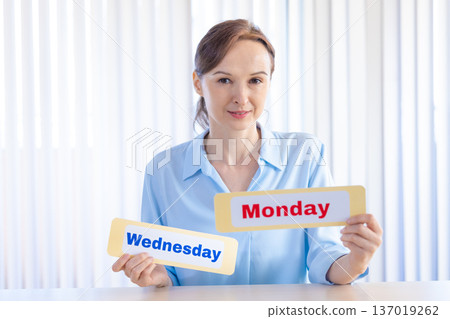 Online lessons: Foreign instructors speaking face-to-face Online lessons: Foreign instructors speaking face-to-face 137019262