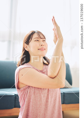 Healthy habits of a woman in her 30s stretching at home 137019600