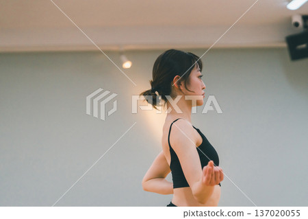 dancing, females, female 137020055