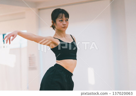 dancing, females, female 137020063