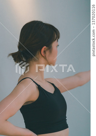 dancing, females, female 137020116