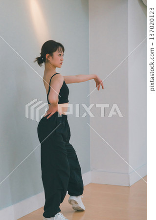 dancing, females, female 137020123