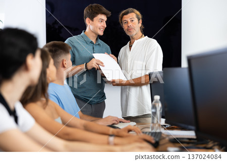 Among students of computer courses, male teacher awards diploma and to excellent guy pupil Among students of computer courses, male teacher awards diploma and to excellent guy pupil 137024084