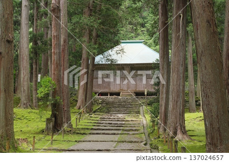 Hakusan Heisenji Temple: The worship hall and approach Hakusan Heisenji Temple: The worship hall and approach 137024657