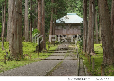 Hakusan Heisenji Temple: The worship hall and approach Hakusan Heisenji Temple: The worship hall and approach 137024658