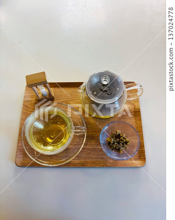 舒緩身心的洋甘菊茶套裝 舒緩身心的洋甘菊茶套裝 137024778