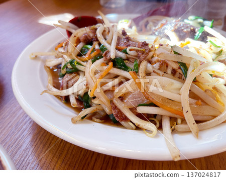 Stir-fried liver and chives: A Chinese set meal to replenish your energy. Stir-fried liver and chives: A Chinese set meal to replenish your energy. 137024817