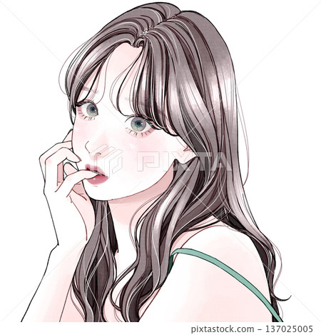 女人咬著她的小拇指指甲 女人咬著她的小拇指指甲 137025005