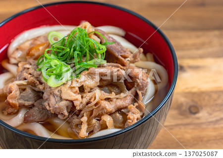 Meat noodles 137025087