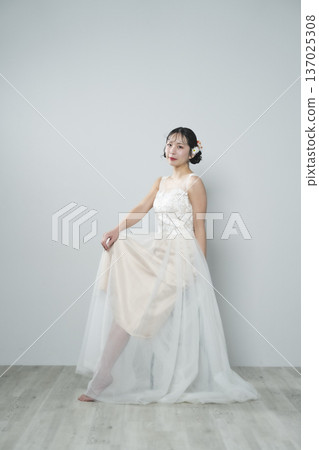 Bride wearing a wedding dress Bride wearing a wedding dress 137025308
