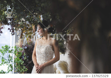 穿著婚禮禮服的新娘 137025329