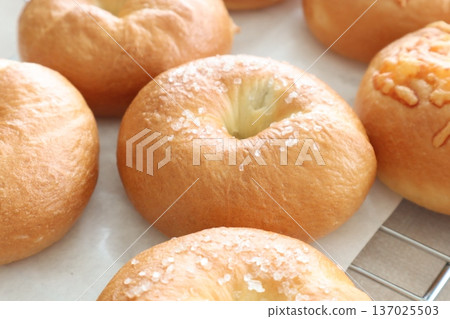 Homemade bagel bread 137025503