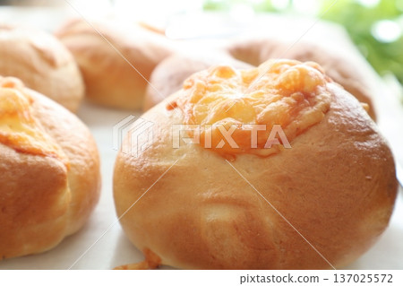 自製起司貝果麵包 自製起司貝果麵包 137025572