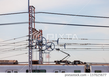 列車受電弓和架空電線張力調節裝置（張力平衡器） 137025677