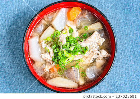 A lot of pork soup 137025691