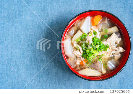 很多豬肉湯 很多豬肉湯 137025695