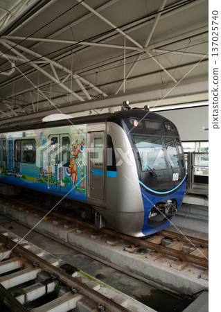 A train stopping at a Jakarta MRT station 137025740