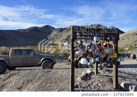 死亡谷的壺穴 137025895