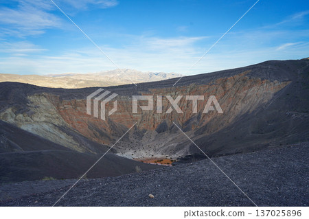 烏貝赫貝火山口，死亡谷中的一個火山口 137025896