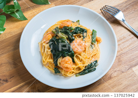 蝦仁菠菜番茄奶油義大利麵 蝦仁菠菜番茄奶油義大利麵 137025942