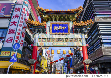 Yokohama Chinatown, Zenrinmon Gate, Chinatown Boulevard, Chinese New Year Festival Scene Yokohama Chinatown, Zenrinmon Gate, Chinatown Boulevard, Chinese New Year Festival Scene 137025964