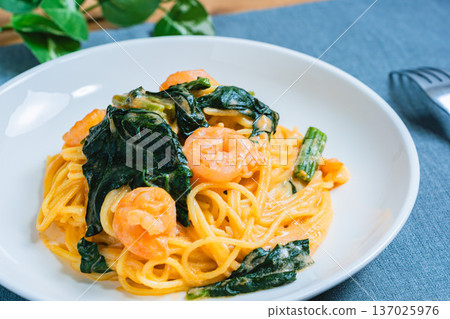 Shrimp and spinach tomato cream pasta Shrimp and spinach tomato cream pasta 137025976