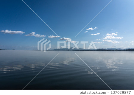 漂浮在海面上的大山,鳥取縣 漂浮在海面上的大山,鳥取縣 137029877