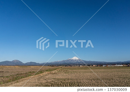 Snow-covered Mt. Daisen, Tottori Prefecture 137030009
