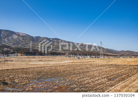 滋賀縣長濱市長原町琵琶湖早春鄉村景色 137030104