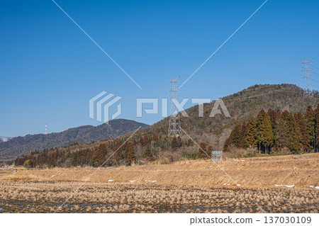 滋賀縣長濱市長原町琵琶湖早春鄉村景色 137030109
