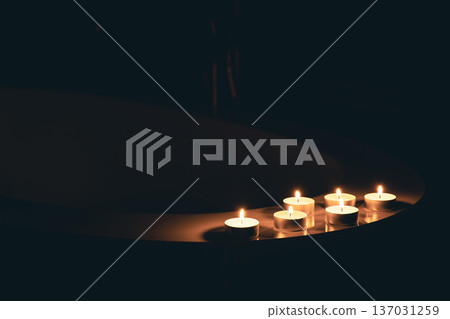 Burning candles in the bathroom in the dark. Burning candles in the bathroom in the dark. 137031259
