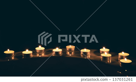 Burning candles in the bathroom in the dark. Burning candles in the bathroom in the dark. 137031261