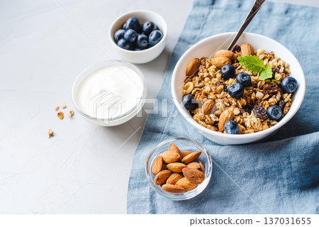 Baked granola with yogurt and blueberries. 137031655