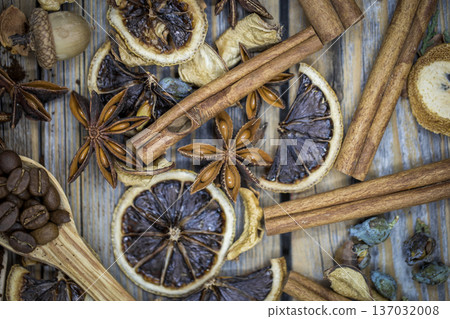 composition of dried lemon, cinnamon coffee 137032008