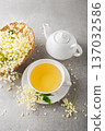 Elderflower tea 137032586