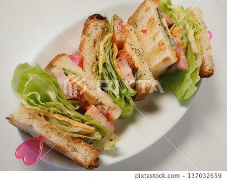 Bacon lettuce sandwich, my wife's home-cooked meal, dinner at home, happy family 137032659