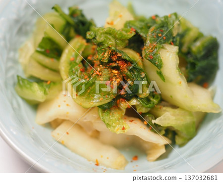 Homemade pickled Chinese cabbage, my wife's home-cooked meals, dinner at home, a happy family Homemade pickled Chinese cabbage, my wife's home-cooked meals, dinner at home, a happy family 137032681