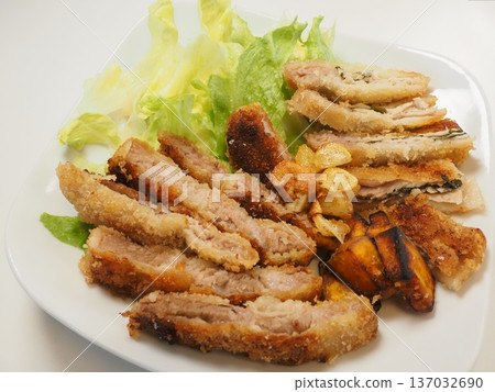 Pork cutlet and millefeuille cutlet, my wife's home-cooked meals, dinner at home, happy family Pork cutlet and millefeuille cutlet, my wife's home-cooked meals, dinner at home, happy family 137032690