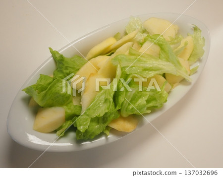 Apple and lettuce salad, my wife's home-cooked meal, dinner at home, happy family Apple and lettuce salad, my wife's home-cooked meal, dinner at home, happy family 137032696