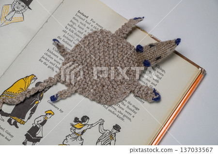 Hand-Knitted Rat-Shaped Bookmark for Books 137033567