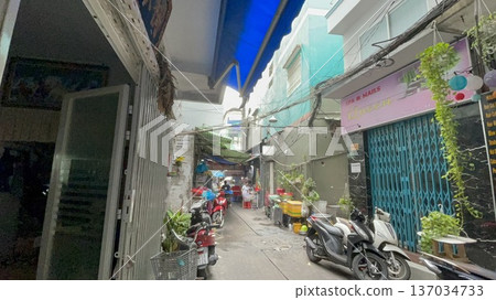 Narrow backstreets of Ho Chi Minh City, Vietnam 137034733
