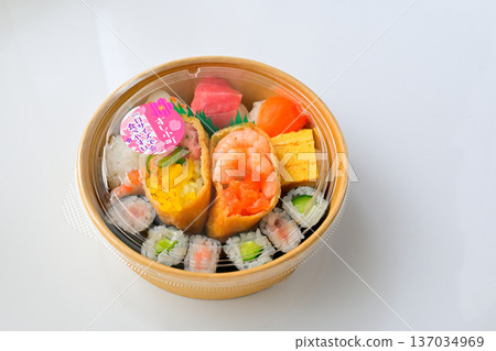 Japanese-style bento in a bento box made of magewappa wood Japanese-style bento in a bento box made of magewappa wood 137034969