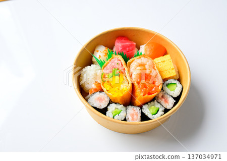 Japanese-style bento in a bento box made of magewappa wood Japanese-style bento in a bento box made of magewappa wood 137034971