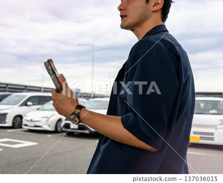 Check your phone at the airport parking lot. Photo courtesy of Kansai International Airport (KIX) Check your phone at the airport parking lot. Photo courtesy of Kansai International Airport (KIX) 137036015