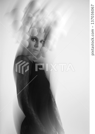 Woman with abstract light bubbles on head Woman with abstract light bubbles on head 137036067